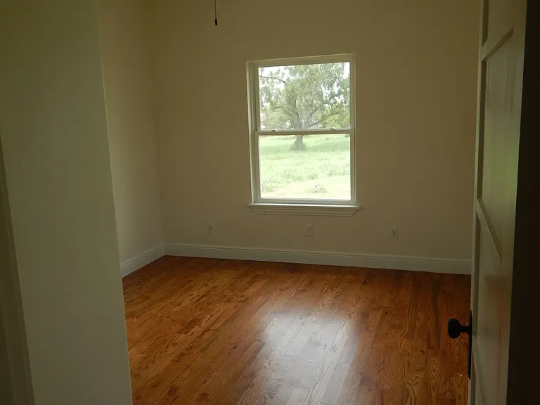 412 Bowman Ave — Photo 8