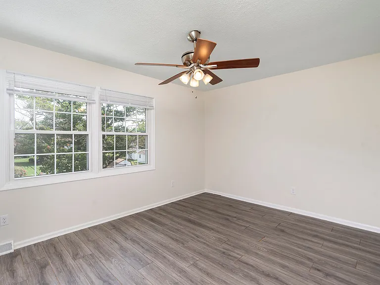 921 Dogwood Cir — Photo 13