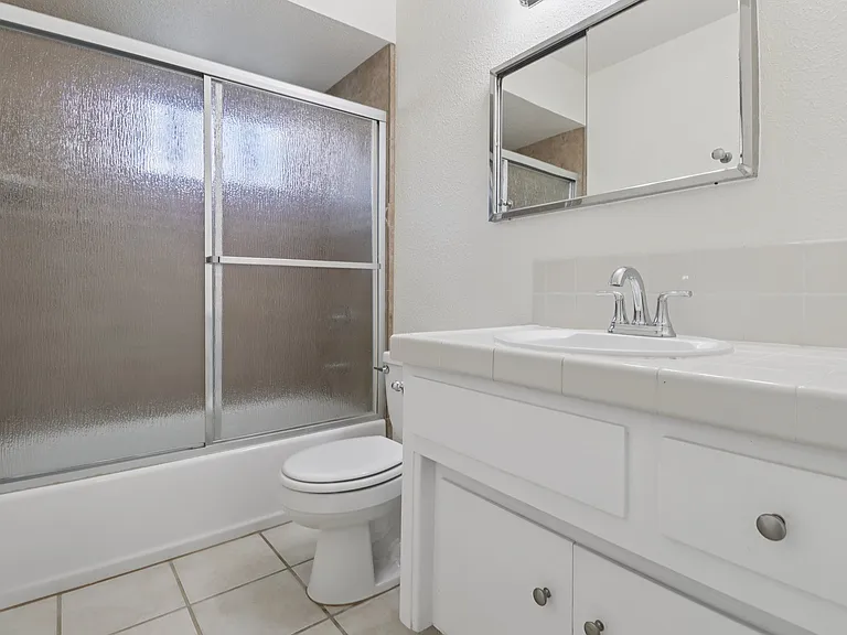 La Jollan Townhomes — Photo 19