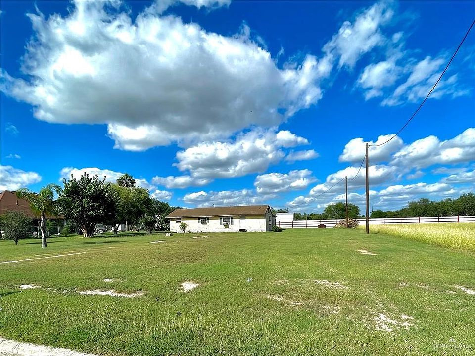 2nd image of 3811 Siesta Ave