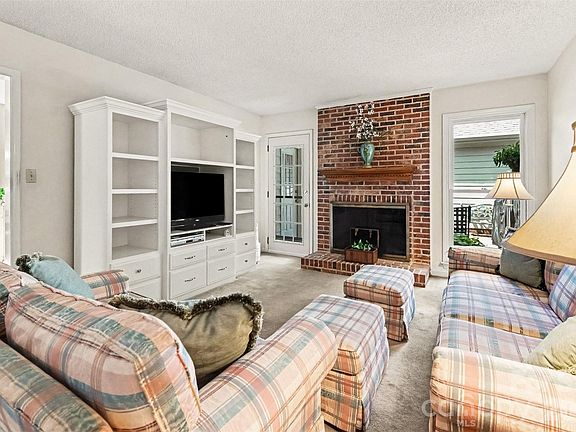 3rd image of 8741 Fieldgate Dr