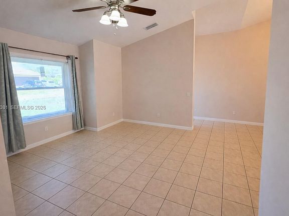 5th image of 825 Costa Pl