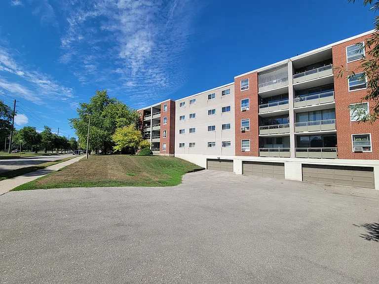 125 Raymond St — Photo 15