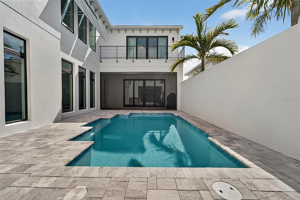5 bed, 6.0 bath, 4178 sqft, $8,995 — Photo 2