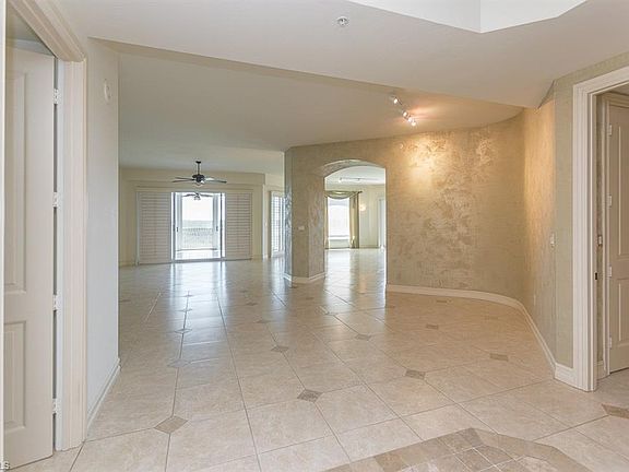 4th image of 4801 Island Pond Ct Unit 702