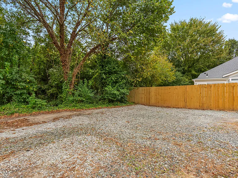 206 E Geer St — Photo 16