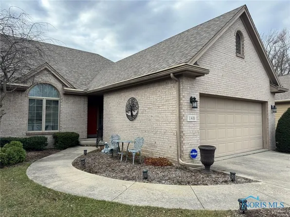148 Stone Oak Ct, Holland, OH 43528
