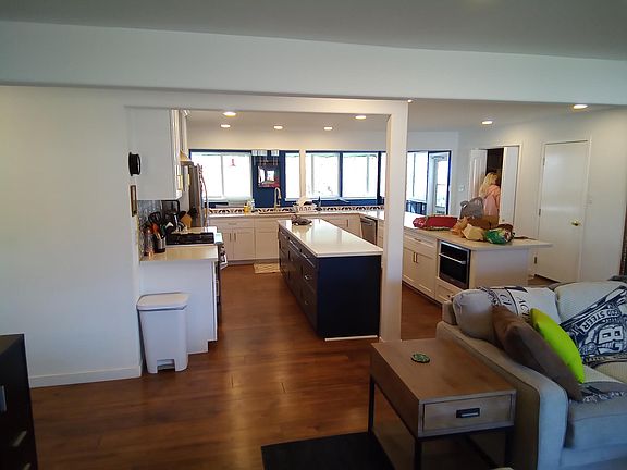 4th image of 210 Herrington Dr
