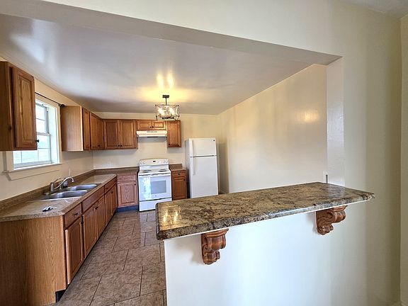 4th image of 554 Westwood Dr #B