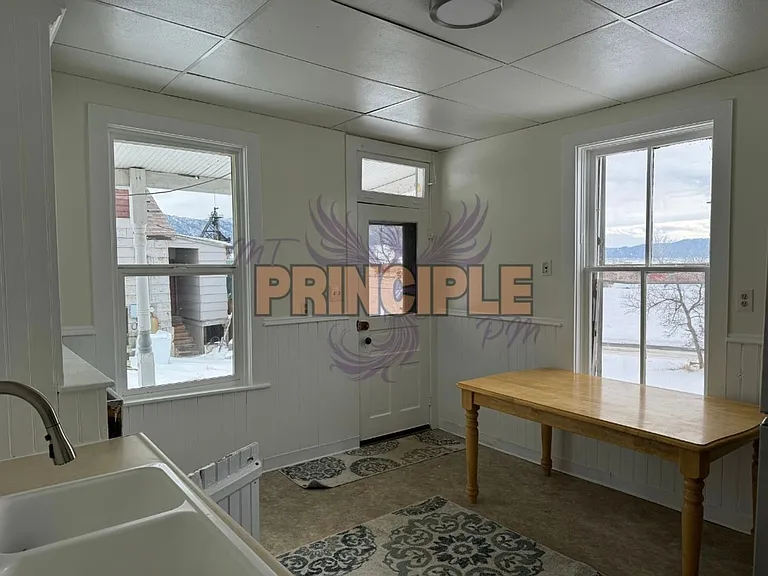 117 W Pearl St — Photo 2