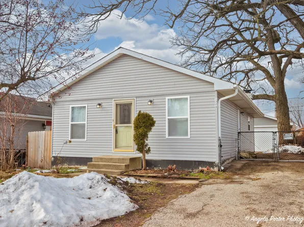 1326 N Oak Ave, Round Lake Beach, IL 60073