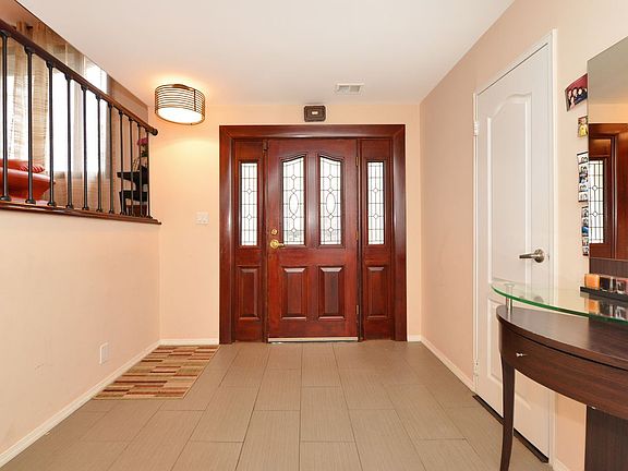 3rd image of 178 Whitman Dr