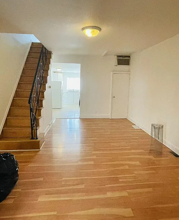 3 bed, 912 sqft, $1,600 — Photo 1