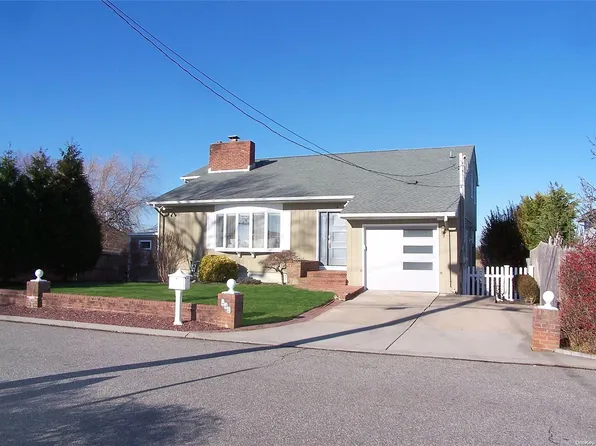 649 Edgewater Road, Oakdale, NY 11769