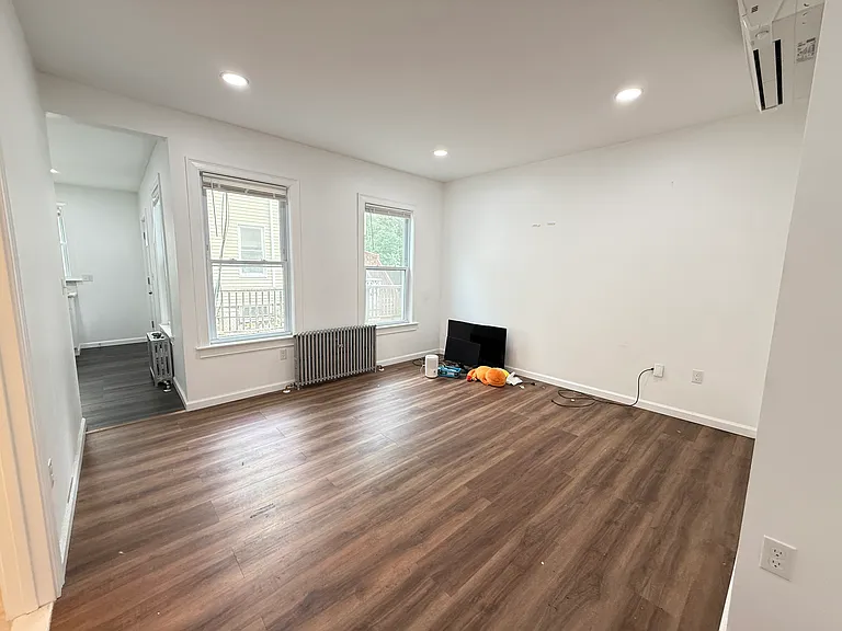 81 Alder St — Photo 3