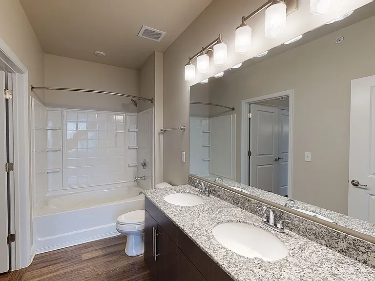 Clairmont at Trinity — Photo 88