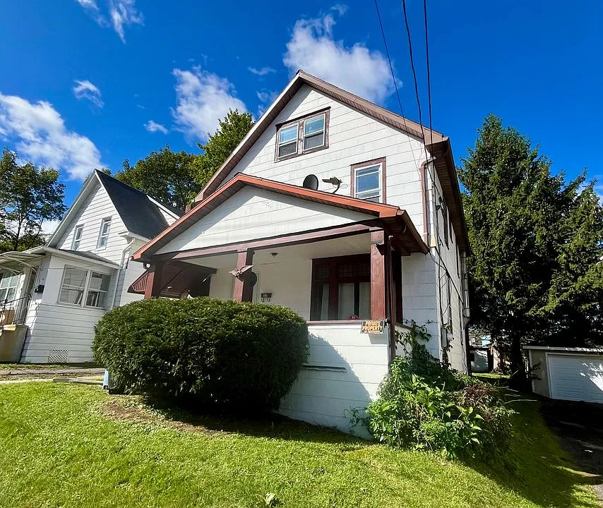 60 Roberts St