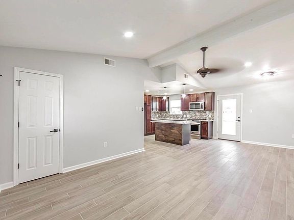 4th image of 230 Tudor St
