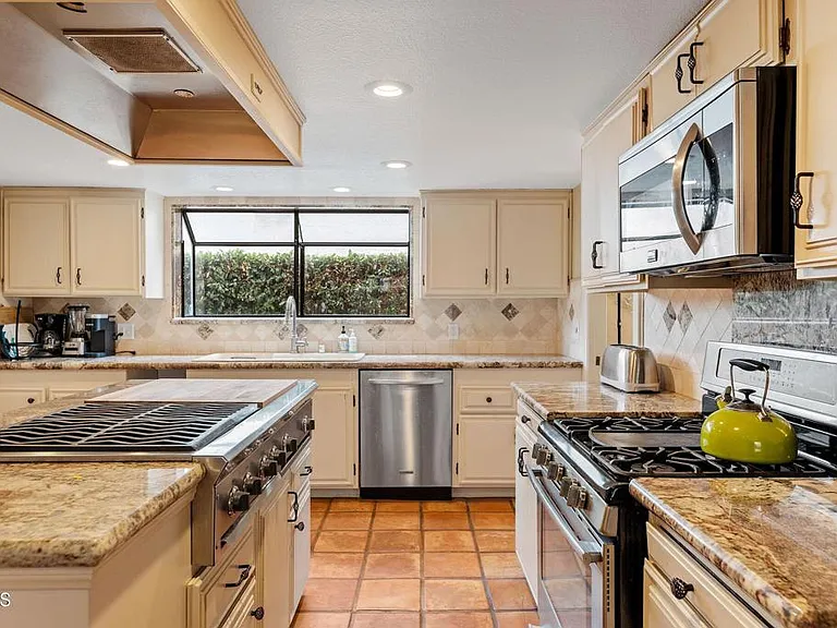 4850 Amalfi Way — Photo 17
