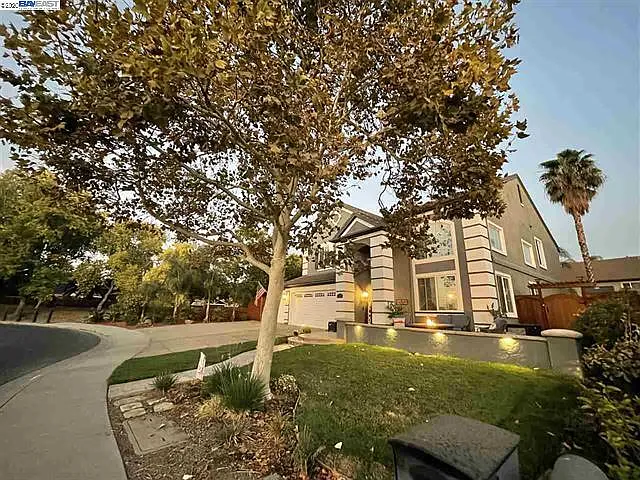 1154 Mulberry Pl — Photo 2