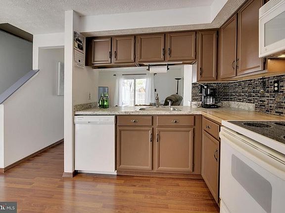 3rd image of 8287 Mary Lee Ln