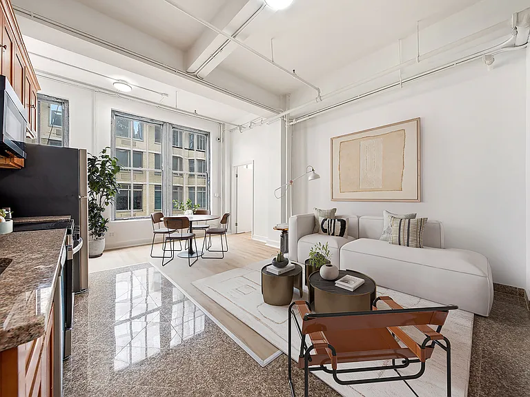 325 W 37th St #11R — Photo 3
