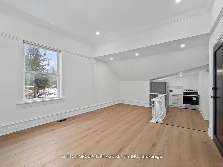 852 Simcoe St N #3 — Photo 3