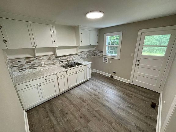 5th image of 2417 Wallace Ave