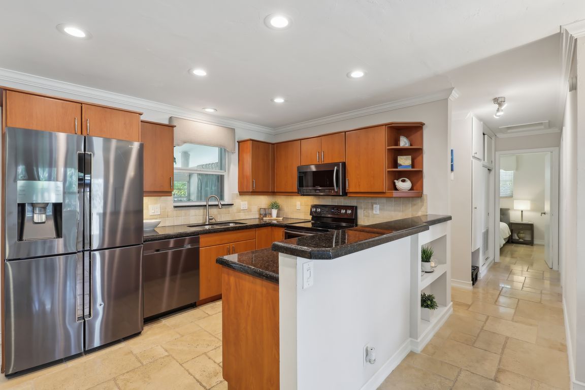 NE 26th Ct-014
