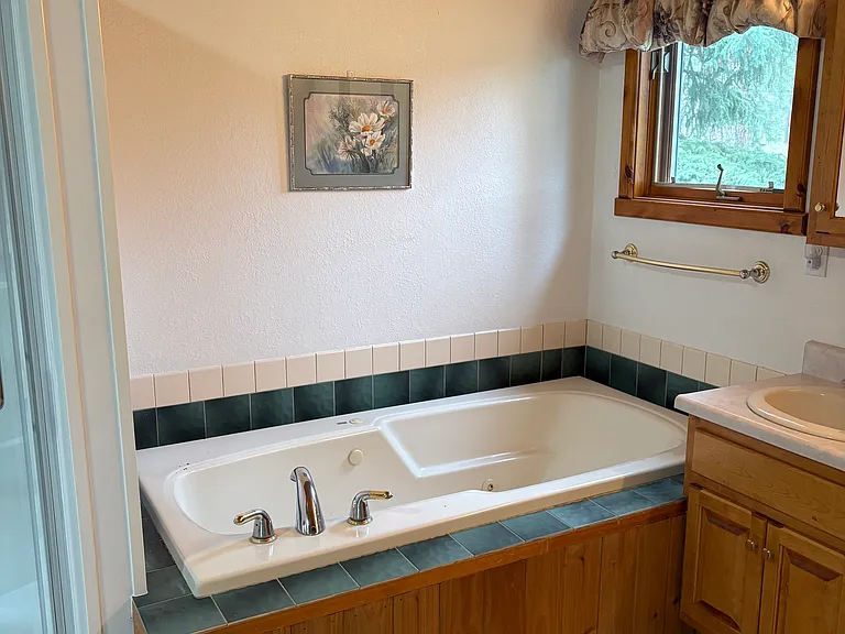 Jacuzzi tub
