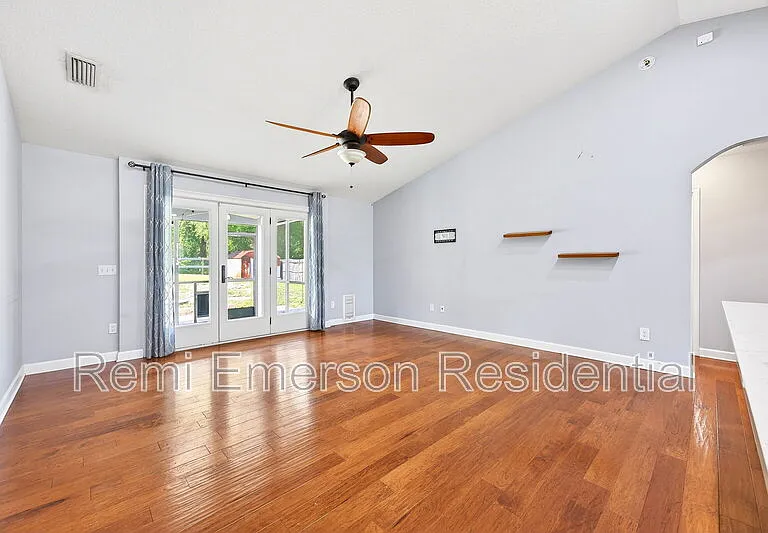 116 W 5th St — Photo 19