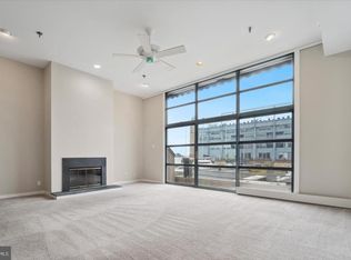 7 N Christopher Columbus Blvd #130, Philadelphia, PA