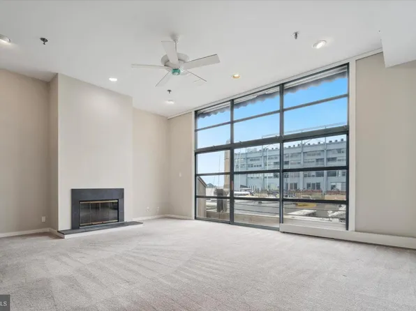 7 N Christopher Columbus Blvd #130, Philadelphia, PA 19106