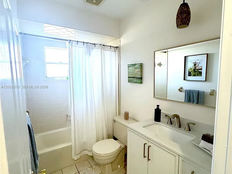 1063 Wexford Way — Photo 15