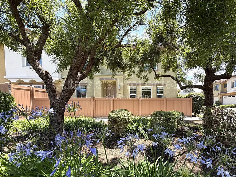 1349 Isabella Way — Photo 24