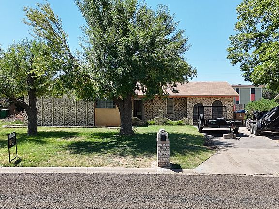 2nd image of 813 Stonewall Dr