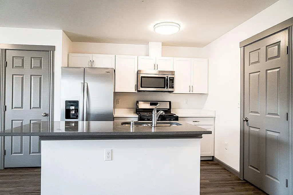 1 bed, 700 sqft, $1,225 — Photo 2