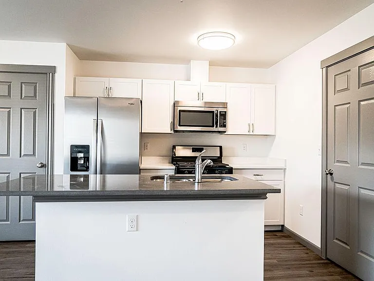 405 E Auklet Ave #8 — Photo 2