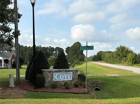 123 Velton St, Fairmont, NC 28358