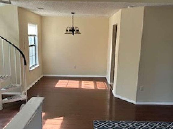 5th image of 702 Goldthread Court