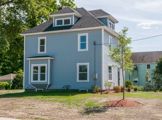 28 Library St, Hudson, NH 03051