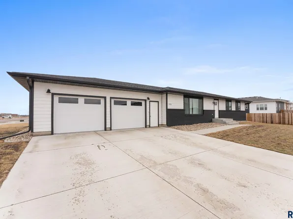1335 Blue Ox St, Harrisburg, SD 57032