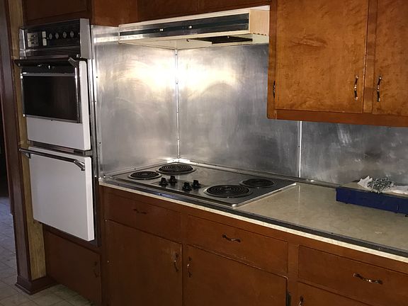 5th image of 528 Franklin St