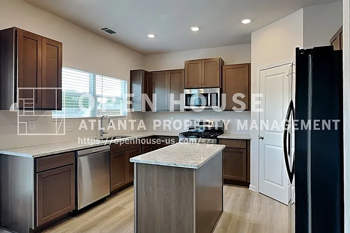 4 bed, 2.5 bath, 1714 sqft, $2,200 — Photo 4