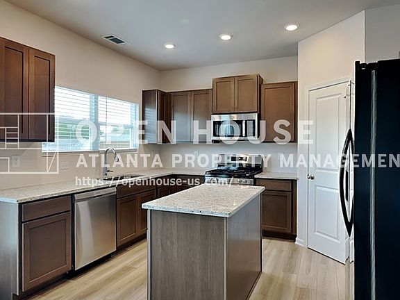 4th image of 769 Oakmont Trce
