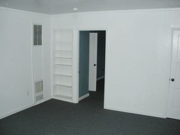 4th image of 2404 W Pioneer Unit B