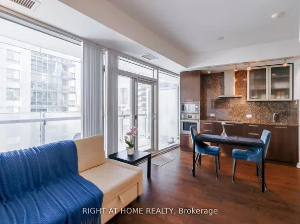 12 York St, Toronto, ON