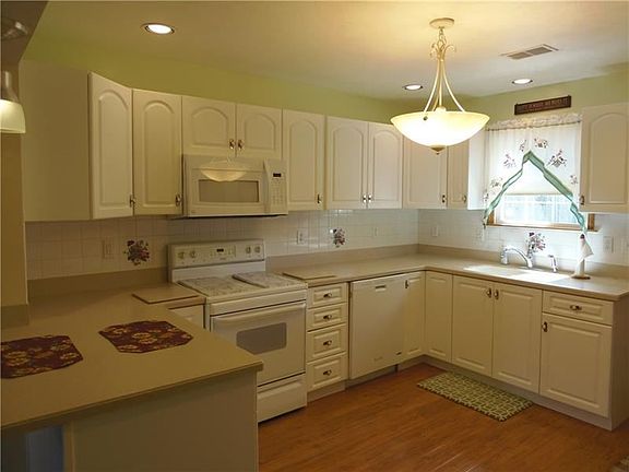 2nd image of 301 Garden Hill Dr