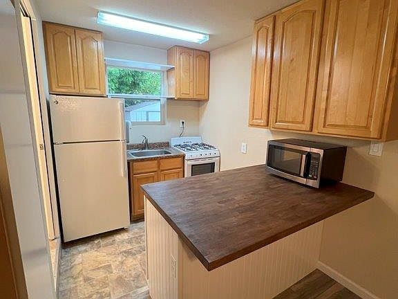 3rd image of 17440 Almond Rd