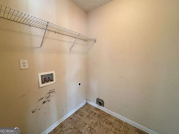 5th image of 3159 Meadow Point Dr